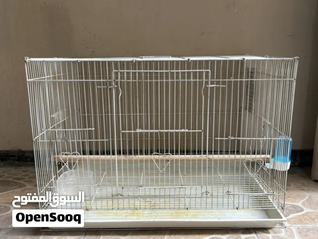 قفص مستعمل معى جميع اغراضه وفيه فتحه ميدان