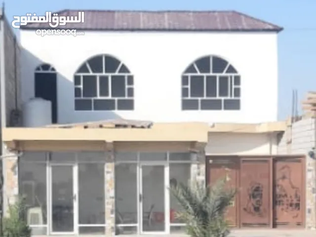 بيت تجاري مع محلات مؤجرات على شارع معمل سمنت الكوفه