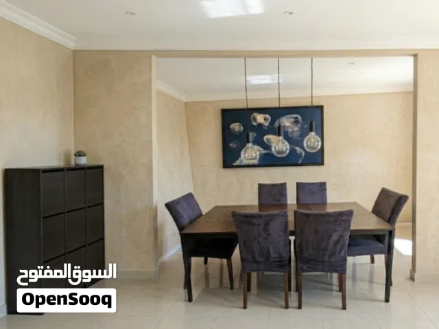 للبيع طاولة طعام