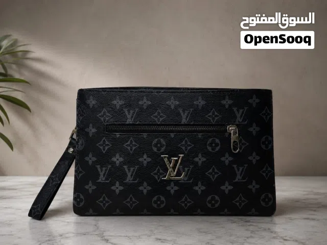 شنط جوده وخامه ممتازه بالحزام تبعها متوفر منها كميات
