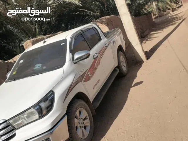 تويوتا هايلوكس عالي 2016