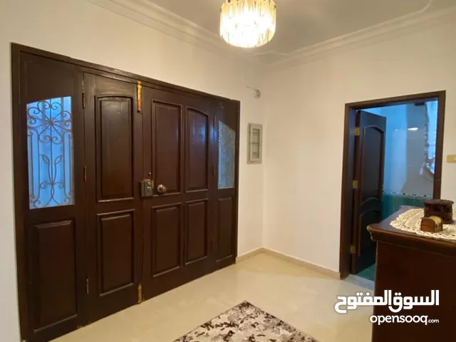 200 m2 4 Bedrooms Townhouse for Rent in Tripoli Janzour
