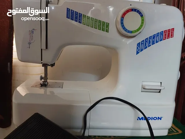 ماكنة خياطه وارد المانيا شبه وكاله نوع MEDION جديده لم تستخدم وتتعمل لجميع انواع الحبكه والتطريز