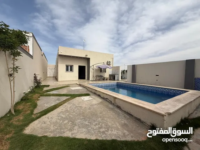 2 Bedrooms Chalet for Rent in Tripoli Al-Baesh