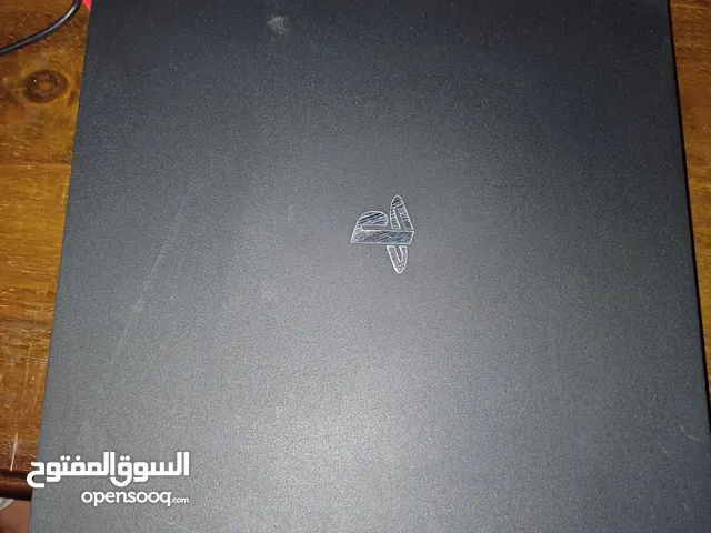 للبيع بلاي ستيشن 1 تيرا عليه 99 لعبه معه واحد يبدا اصليه واثنين يده تقليد