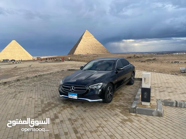 Sedan Mercedes Benz in Cairo