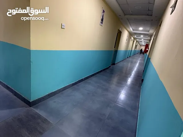 مكتب الايجار في مصفح الصناعيه مصفح 37 ابو ظبي مساحه 25 متر مربع السعر 13000 درهم سنويا علي طريق عام