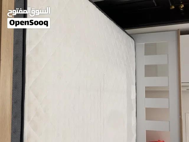 للبيع سرير صفات هوم