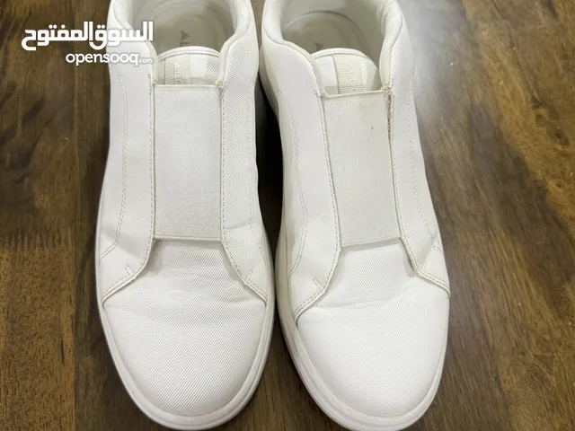 حذاء الدو لون ابيض