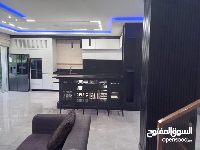 فيلا رائعة مفروشة مع ديكورات عصرية
