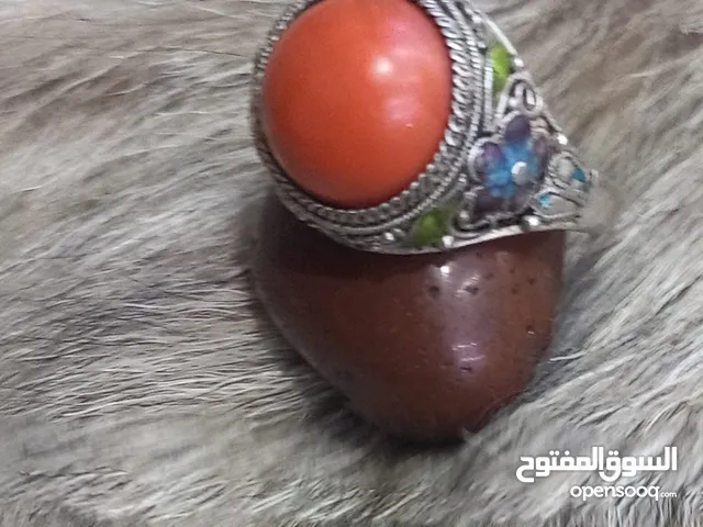 خاتم فضة مرصع بحجر مرجان حر