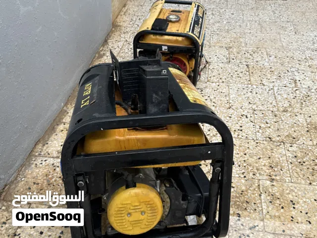 ثلاث مولدات عاطلات