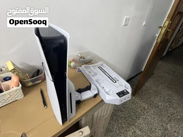 بلي 5 سلم للبيع وياه 3 حسابات وياه قارى الاقراص وقاعده شحن يدات وموبايل وتخلي بيها البلي