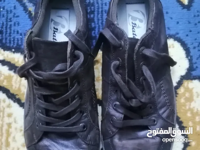 42 Sport Shoes in Baghdad