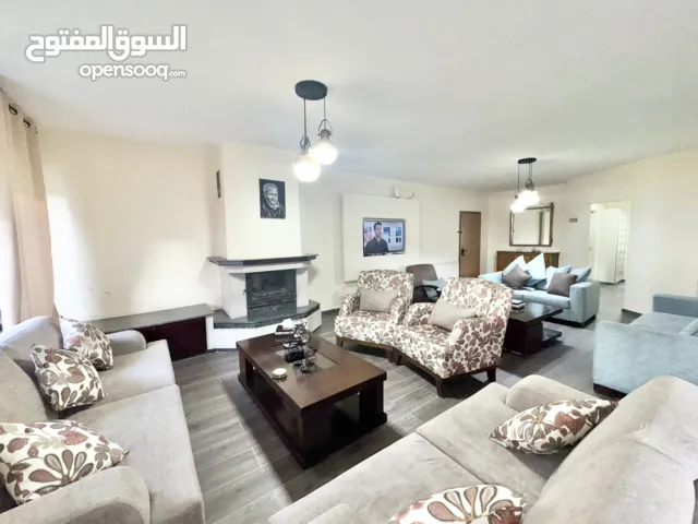 200 m2 3 Bedrooms Apartments for Sale in Ramallah and Al-Bireh Al Tira