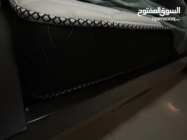 مستعمل بحالة جديدة King bed سرير كينج