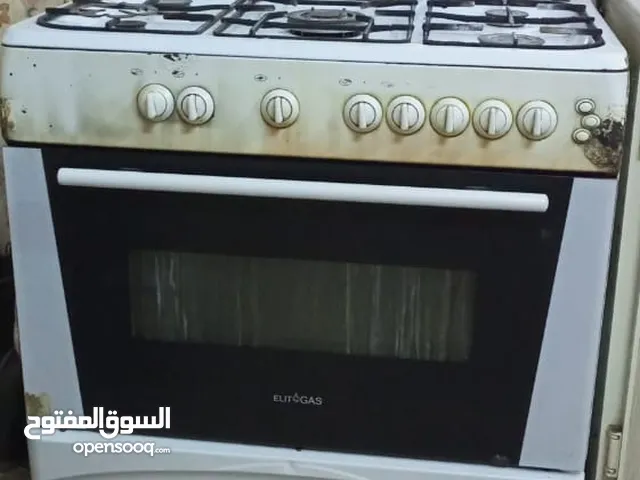 طباخ شغاله 5 عيوني حتى الفرن شغال