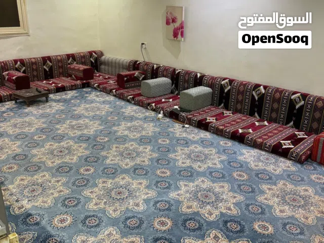 مطلوب شخص على خلق لمشاركه شخص فى غرفه دخل شقه قريبا  من شارع تونس  والمثنى