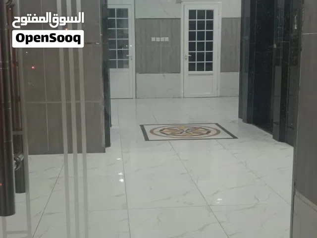شقق  للايجار بالمهبوله  للعائلات فقط   الموقع مميز جدا وقريب من كافة الخدمات