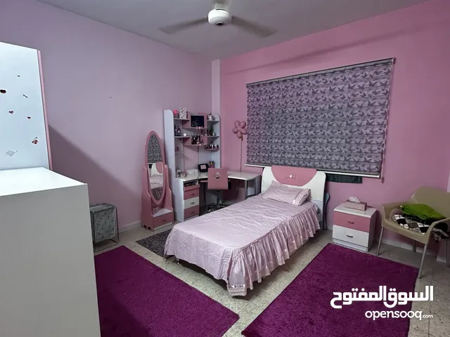 غرفة نوم بنات كاملة مع جميع قطعها -استعمال خفيف