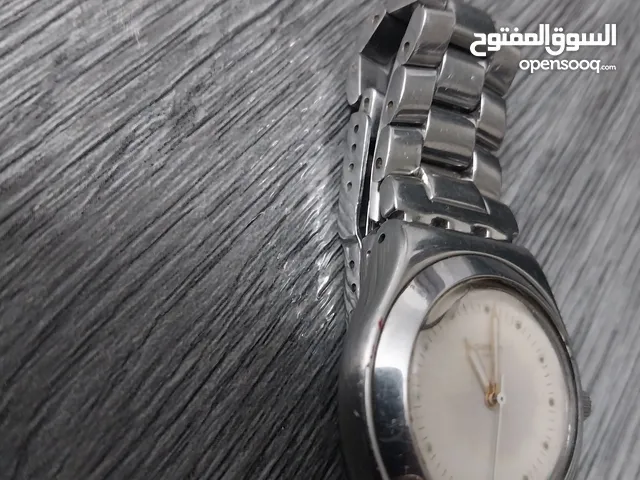 ساعه بناتيه اشتريتها 75 دينار بدي ابيعها ب 20 دينار بس بدها بطاريه