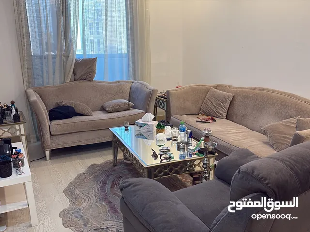 للبيع قعدات مع طاولة طعام هوم سنتر