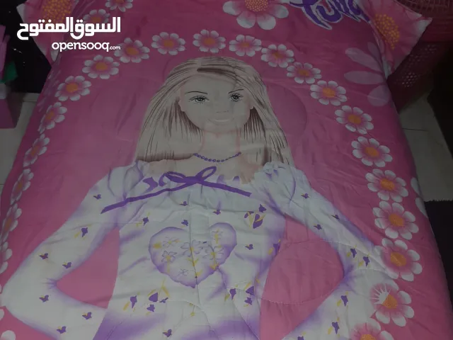 لحاف بناتي فله لون زهري مفرد بحال الجديد