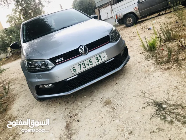 بولو/ ماتور 1400/ لون السياره فضي ،مش ناقصها السياره ولا برغب فحصها جيد جدا ، موديل 2010