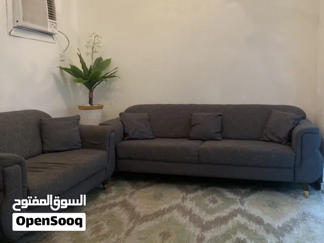 صوفا بحالة ممتازة للبيع