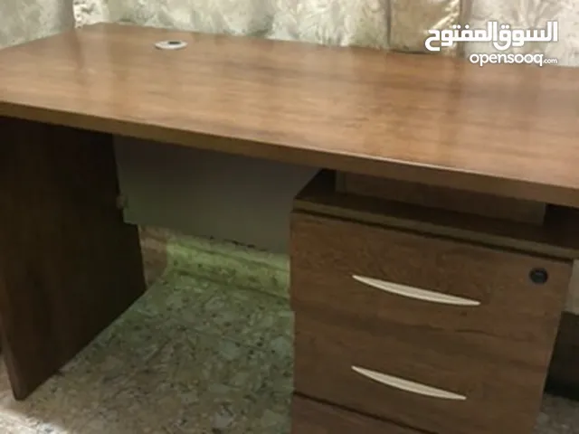 مكتب خشب طاوله مع جرارات  بحاله ممتازه مستعمل  120*60  اثاث مكتب جميل وراقي  البيره البالوع