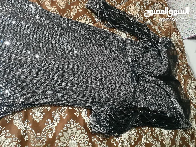 فساتين مستعملة بحال الجديد فى فستان هدية مجانا فى حال شريت الاثنين