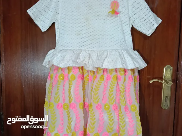 مجموعة ملابس بحالة ممتازة
