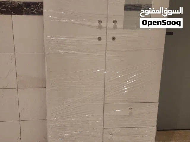 ملابس دولاب بابين لون أبيض .لون بني توصيل مجاني