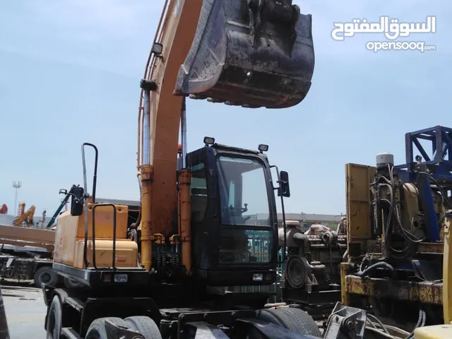 2009 Tracked Excavator Construction Equipments in Al Mukalla