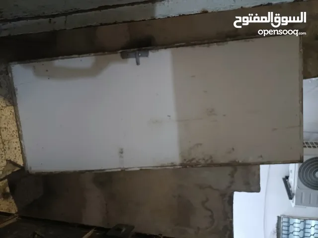باب خشب مستعمل لون ابيض للبيع