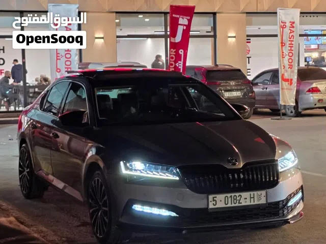 سكودا سوبيرب موديل 2022 متور 2000  عزم 280 حصان  ستوك 4 ×4 دفع رباعي