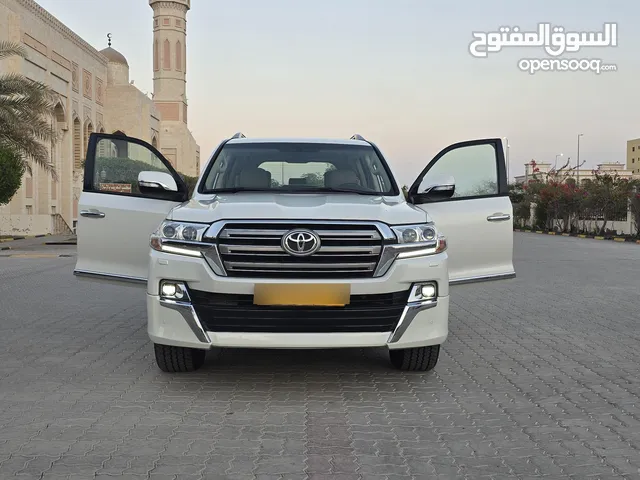 تويوتا لاندكروزر GXR V8 4.6 بدون حوادث ولاصبغ نهائيا المستخدم الاول جديدة..