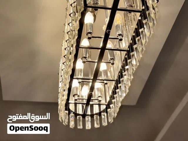 ثرية فخمة جدا مع كريستالات حجم كبير نوعا ما
