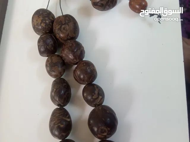 السلام عليكم عقد قديم كانو يلبسو الكهنه في مناسبات معينه للحمايه التسليم في الاردن اسمو كركاس