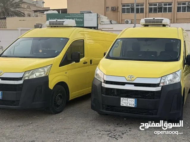 باصات تويوتا ونيسان للإجار الشهري