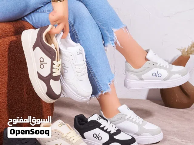 كوتشي فاشون Ola تريندي وخطير جدا توب كواليتي مقاس 37 : 41 قالب مظبوط اسود ابيض رمادي بيج بيج *بني