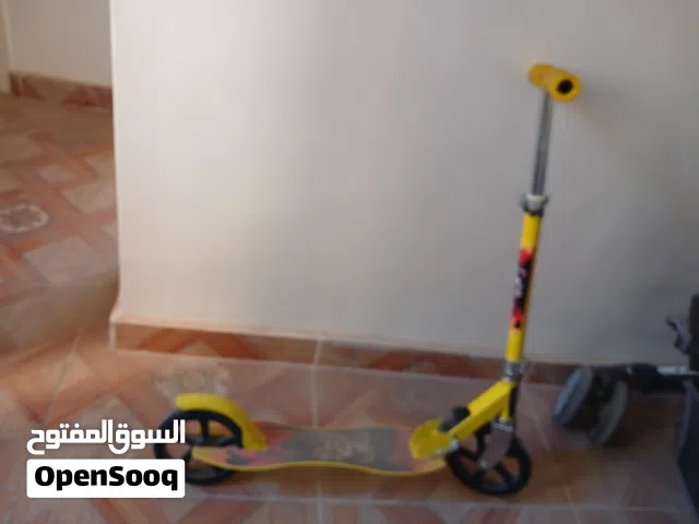 سكوتر رياضي بحالة ممتازة قابل للطي