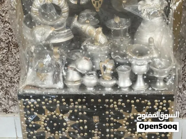 مندوس تراثي فيه مشغولات فضية تقليدية