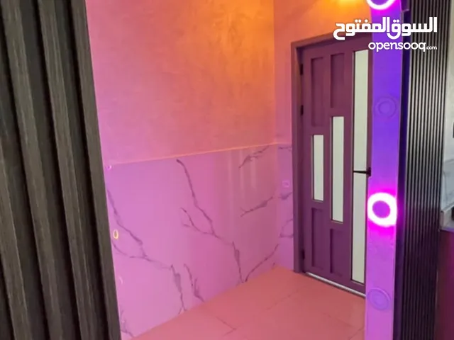 شقة للبيع في عمارة طابق ثاني قريبة من الاستخبارات في قلقيلية منطقة المرج