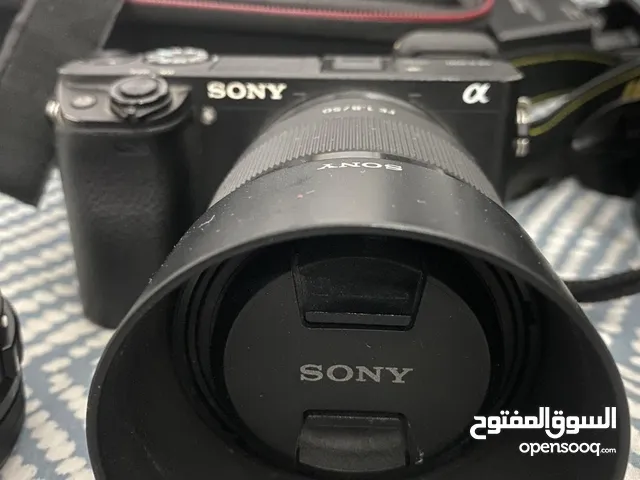 كاميرا  سوني a وكاميرا نيكون 7100