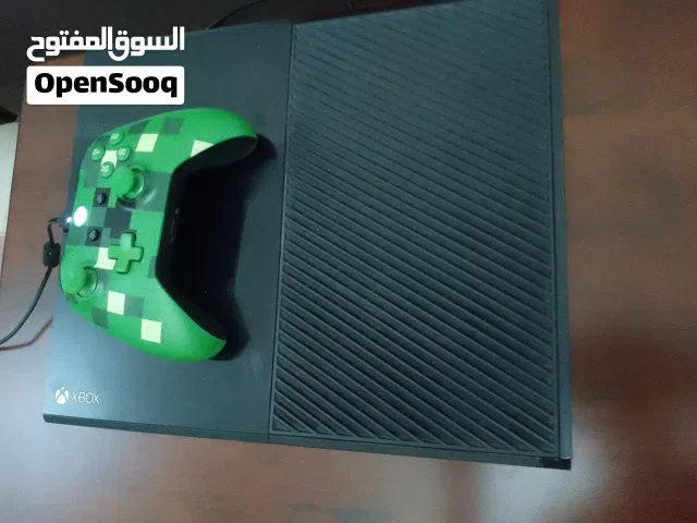 Xbox one with Minecraft controller and gta v cd
