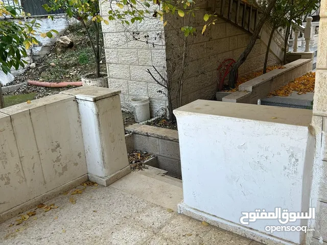 140m2 5 Bedrooms Townhouse for Sale in Ramallah and Al-Bireh Al Irsal St.