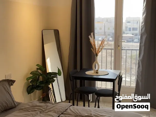 غرف VVIP للايجار اليومي في المعبيله الثامنه والجنوبيه راقيه جدا قريب الجامعات والخدمات Room for rent