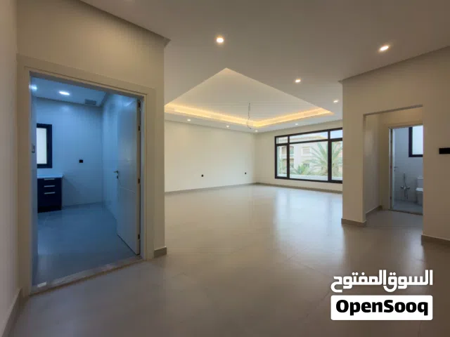 375 m2 4 Bedrooms Apartments for Rent in Kuwait City Rawda