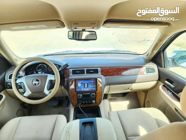 جي ام سي يوكن موديل 2014 خليجي وكالة عمان جميع السيارة صبغة وكالة بالكامل بحالة ممتازة جدا جدا